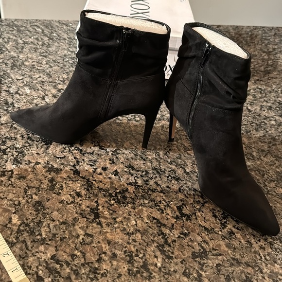XOXO black booties NIB 10 - Picture 10 of 11